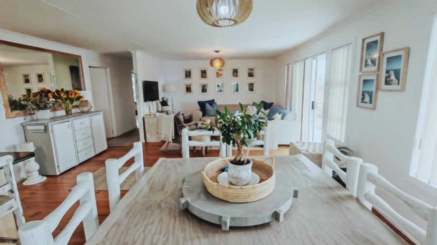 5 Bedroom Property for Sale in Reebok Western Cape